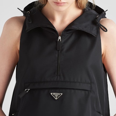 (Women) PRADA SS23 Black Sleeveless Hoodie Dress with Logo Zipper. 230691-1WQ8-F0002-S-231 Purchase (Women) PRADA SS23 Black Sleeveless Hoodie Dress with Logo Zipper. 230691-1WQ8-F0002-S-231