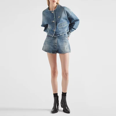 (W) PRADA SS23 Celana Pendek Denim High-Waist Biru Terbaru GFP495-12O0-F0BAU-S-231 Lookbook (W) PRADA SS23 Celana Pendek Denim High-Waist Biru Terbaru GFP495-12O0-F0BAU-S-231