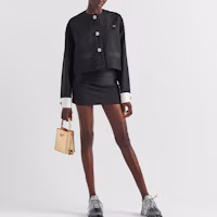 Lookbook (W) PRADA SS23 假日水晶鈕扣黑色短版外套 時尚設計師外衣 P524N-1Z9M-F0002-S-231