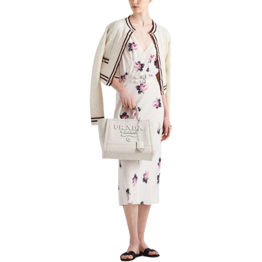 Lookbook (W) PRADA SS24 针织长袖纽扣毛衣 奶油色条纹边款式. P25M86-15EK-F0VA5-S-OOO