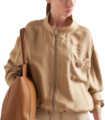 (W) PRADA SS24 卡其色徽標拉鍊設計長袖休閒夾克. P538OQ-14PE-F0065-S-OOO Purchase (W) PRADA SS24 卡其色徽標拉鍊設計長袖休閒夾克. P538OQ-14PE-F0065-S-OOO