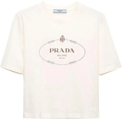 (W) PRADA SS24 Kaos Putih Logo Crewneck Lengan Pendek dengan Motif. 3549B-15D3-F0XPE-S-OOO Order (W) PRADA SS24 Kaos Putih Logo Crewneck Lengan Pendek dengan Motif. 3549B-15D3-F0XPE-S-OOO