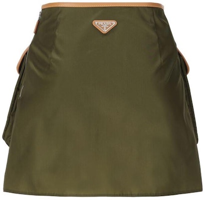 (W) PRADA SS24 纯色中腰修身休闲半裙 绿色 21H967-1WQ8-F0466 Lookbook (W) PRADA SS24 纯色中腰修身休闲半裙 绿色 21H967-1WQ8-F0466