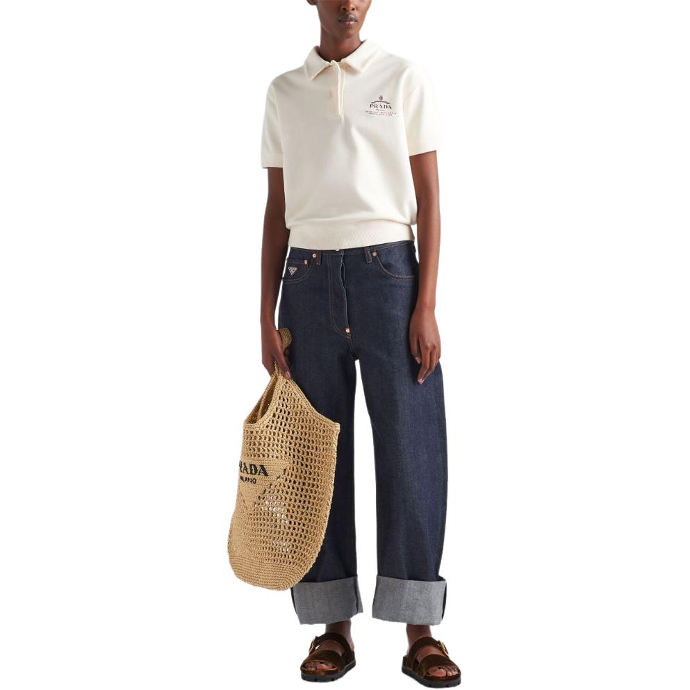 Lookbook (W) PRADA SS24 Polo de Manga Corta de Felpa Blanca con Logo Impreso. 135726-15DF-F0018-S-OOO