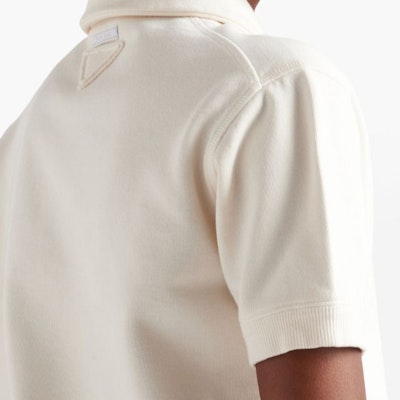 (W) PRADA SS24 Polo de Manga Corta de Felpa Blanca con Logo Impreso. 135726-15DF-F0018-S-OOO Details for (W) PRADA SS24 Polo de Manga Corta de Felpa Blanca con Logo Impreso. 135726-15DF-F0018-S-OOO