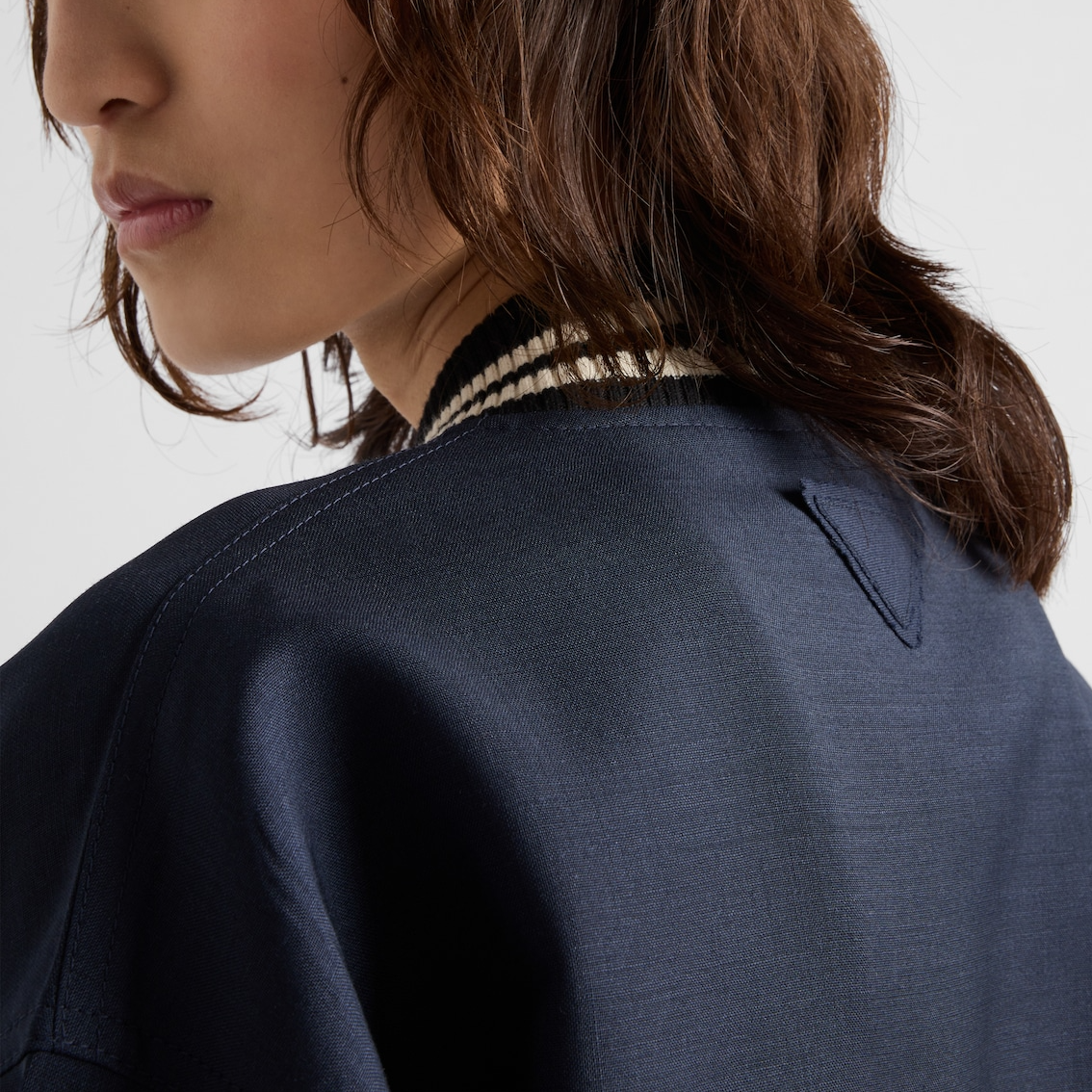 Shop (W) Chaqueta Prada SS24 Azul Marino Rayada con Cuello Beisbolero y Parche de Letra P521PR-12I1-F0124-S-OOO