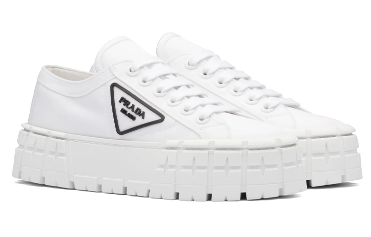 Lookbook (W) 프라다 리나일론 개버딘 더블 휠 스니커즈 '화이트' 1E260M_3LFX_F0009_F_050