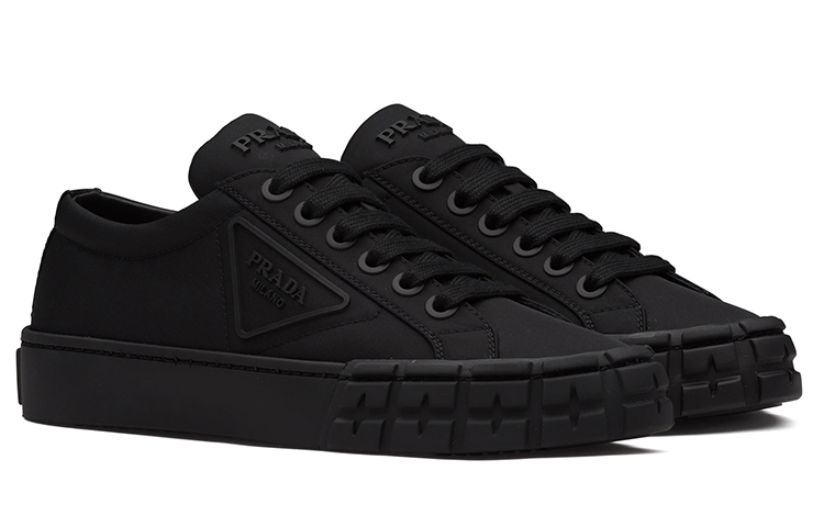 Lookbook Prada Wheel 再生尼龍華達呢運動時尚板鞋 女款 黑色
