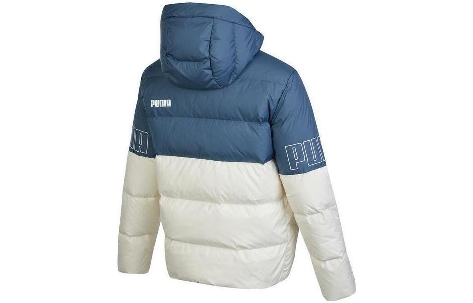 Lookbook (W) PUMA Chaqueta Corta Impermeable Azul y Blanca Resistente al Viento y al Agua. 676031-18