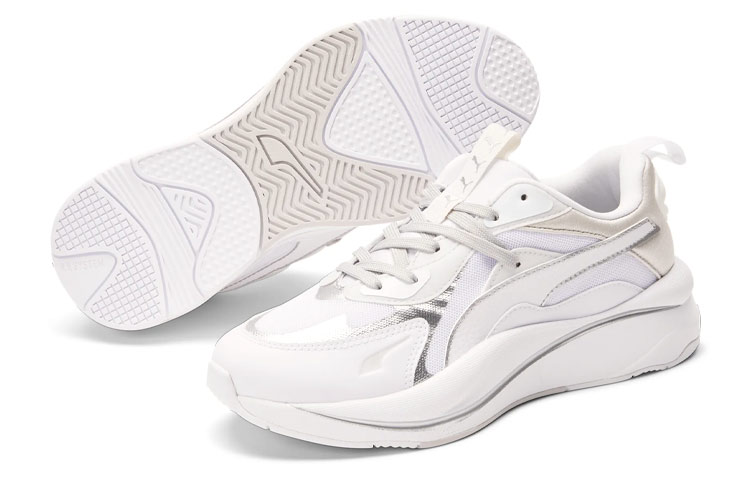 Shop (W) Puma RS-Curve Glow ''Weiß Silber'' 375174-02