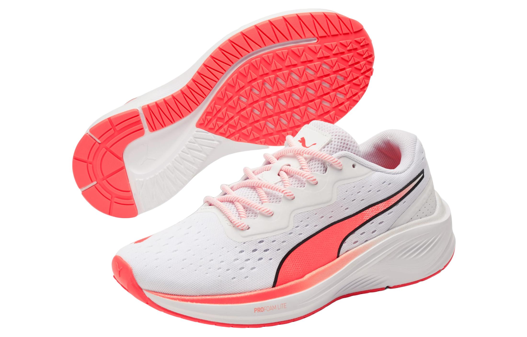 Lookbook (W) プーマ アビエイター グラフィック "ホワイトラーヴァブラスト" 376461-01