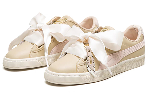 Shop (W) Puma Basket Heart Coach Dames Sneakers 366366-01