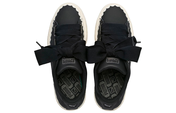 Lookbook （女性）Puma Basket Heart Scallop '黑色' 366979-03