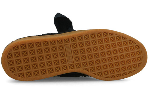 Shop (W) Puma Basket Heart Teddy 'Negro' 367030-02