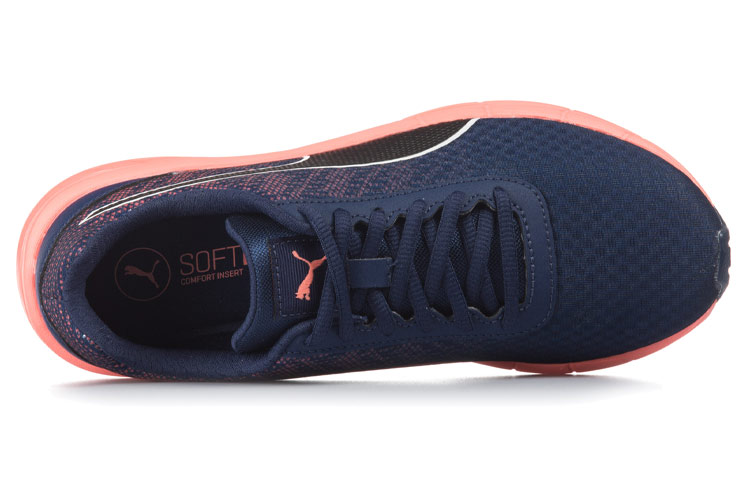 Shop Puma Comet 輕便耐磨防滑 低筒運動鞋 女款 藍粉