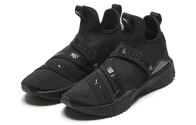Lookbook (W) Chaussures d''Entraînement Puma Defy Mid Glossy 193058-01