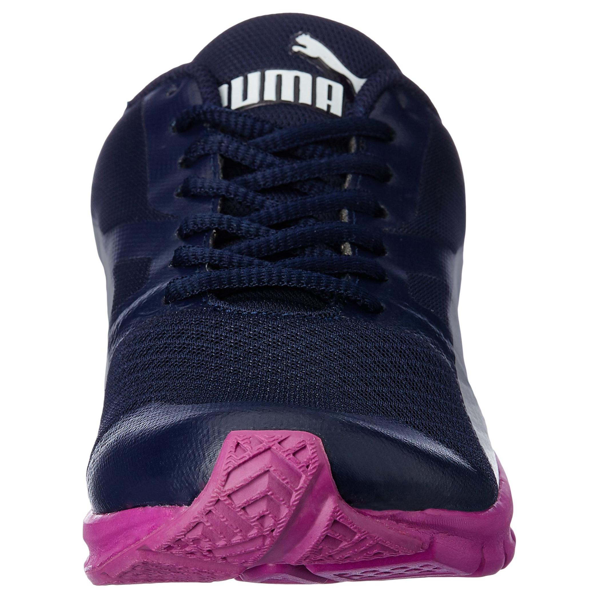 Shop Puma Flex Racer 輕便透氣 低幫休閒運動鞋 女款 黑紫