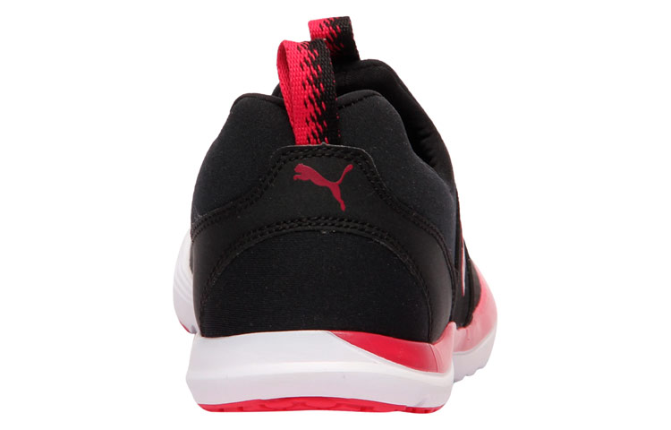 Shop Puma Flex Xt 低幫輕便運動鞋 女款 黑粉