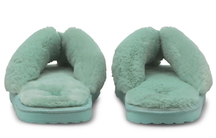 Shop （女性）Puma Fluff Flip Slide '蛋殼藍' 384938-03