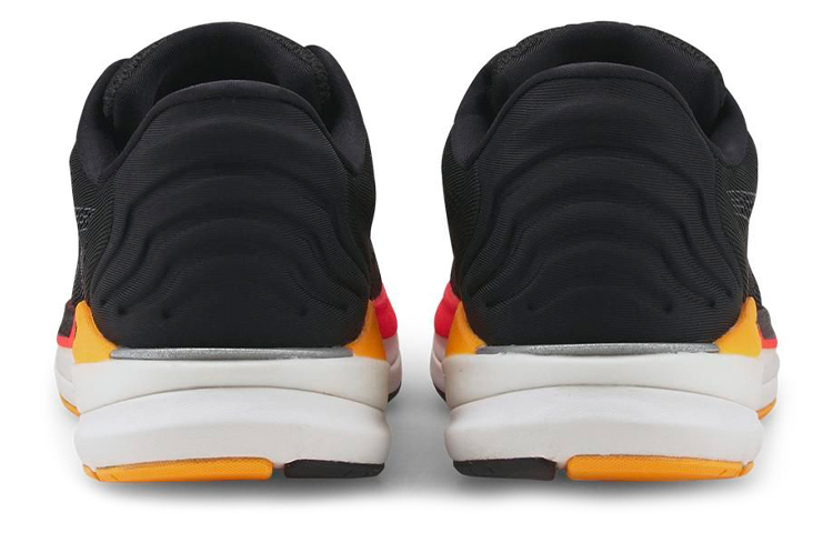 Lookbook (W) Puma Magnify Nitro Surge ''Zwart Geel Rood'' 376906-01