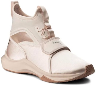 PUMA Phenom Satin Ep 中筒 跑步鞋 女款 珍珠粉 Lookbook PUMA Phenom Satin Ep 中筒 跑步鞋 女款 珍珠粉