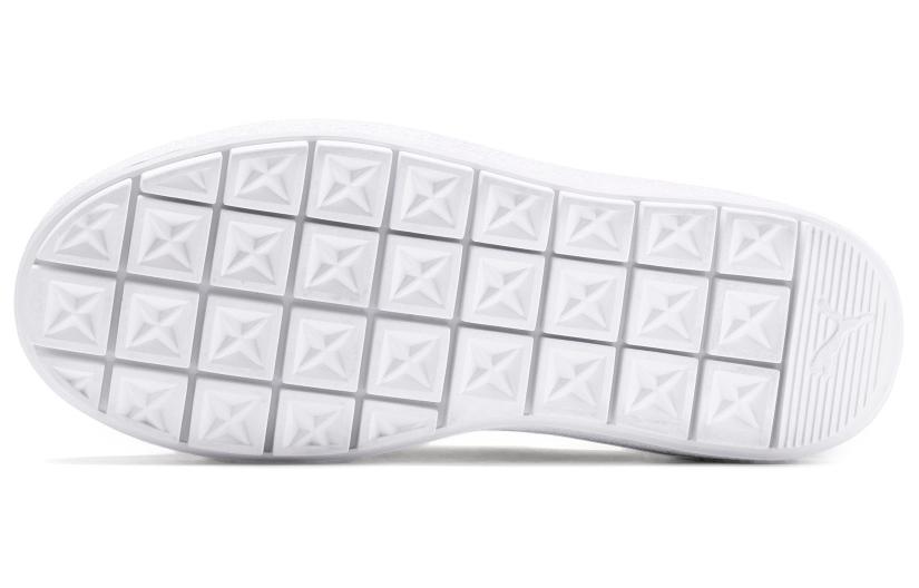 Shop PUMA 平台舒适百搭防滑耐磨低帮板鞋 女款黑色