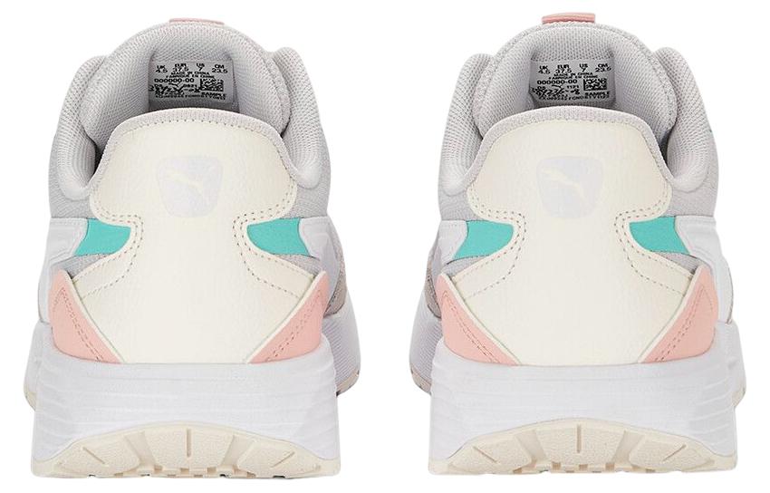 Shop PUMA Runtamed 防滑耐磨 低筒 運動休閒鞋 女款 灰白粉