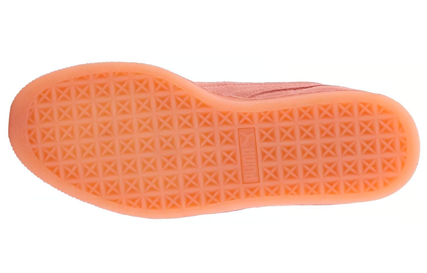 Shop Puma 麂皮經典單色反光冰點 女款 桃粉