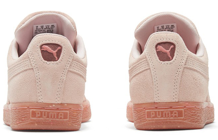 Shop PUMA 麂皮經典低筒板鞋 女款 粉