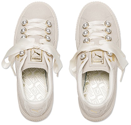 PUMA 絨面 閃石 絲帶 運動 低筒 板鞋 女款 米白 Shop PUMA 絨面 閃石 絲帶 運動 低筒 板鞋 女款 米白