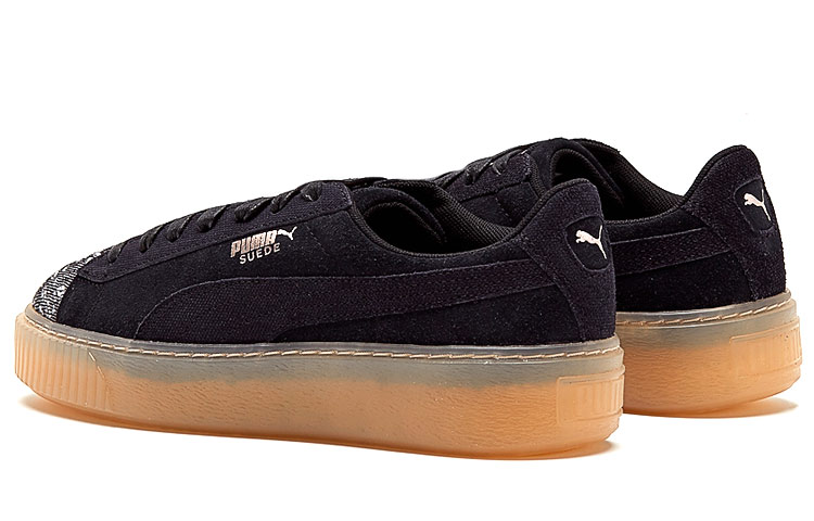 Shop Puma 玛瑙磨砂鞋底休閒板鞋 女款 黑色