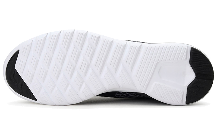 Shop PUMA Vigor Prime Idp 低筒 跑步鞋 女款 黑灰白