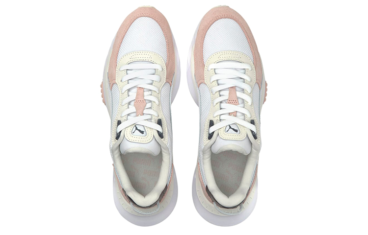 Lookbook （女性）Puma Wild Rider「柔金汽霧灰色蓮花」 381900-01