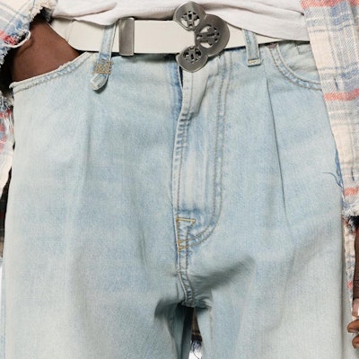 (W) R13 SS24 연청 데님 진 - 백로고 & 지퍼 디테일. R13W3147 Details for (W) R13 SS24 연청 데님 진 - 백로고 & 지퍼 디테일. R13W3147