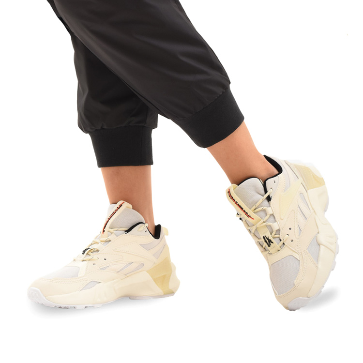 Sizing (W) Reebok Aztrek Double Mix ''Chalk'' Sneaker EF4565