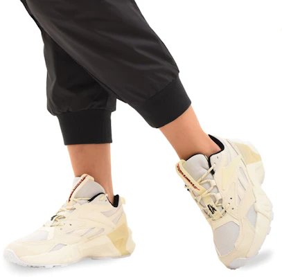 (W) Reebok Aztrek Double Mix ''Chalk'' Sneaker EF4565 Sizing (W) Reebok Aztrek Double Mix ''Chalk'' Sneaker EF4565