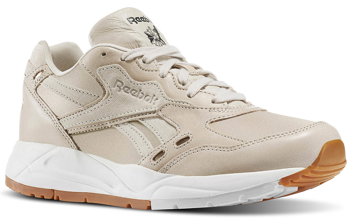 Lookbook (W) Reebok Bolton ''Goldene Neutrals'' BD3743