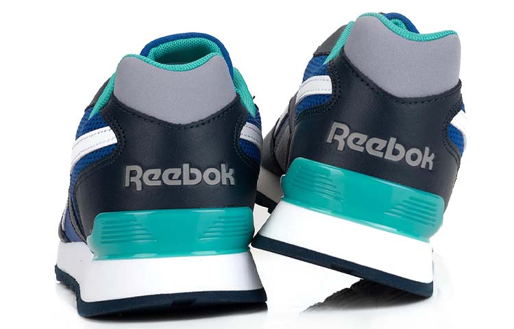 Shop Reebok Classic Harman Run 舒適耐磨低幫跑步鞋 女款 白藍黑