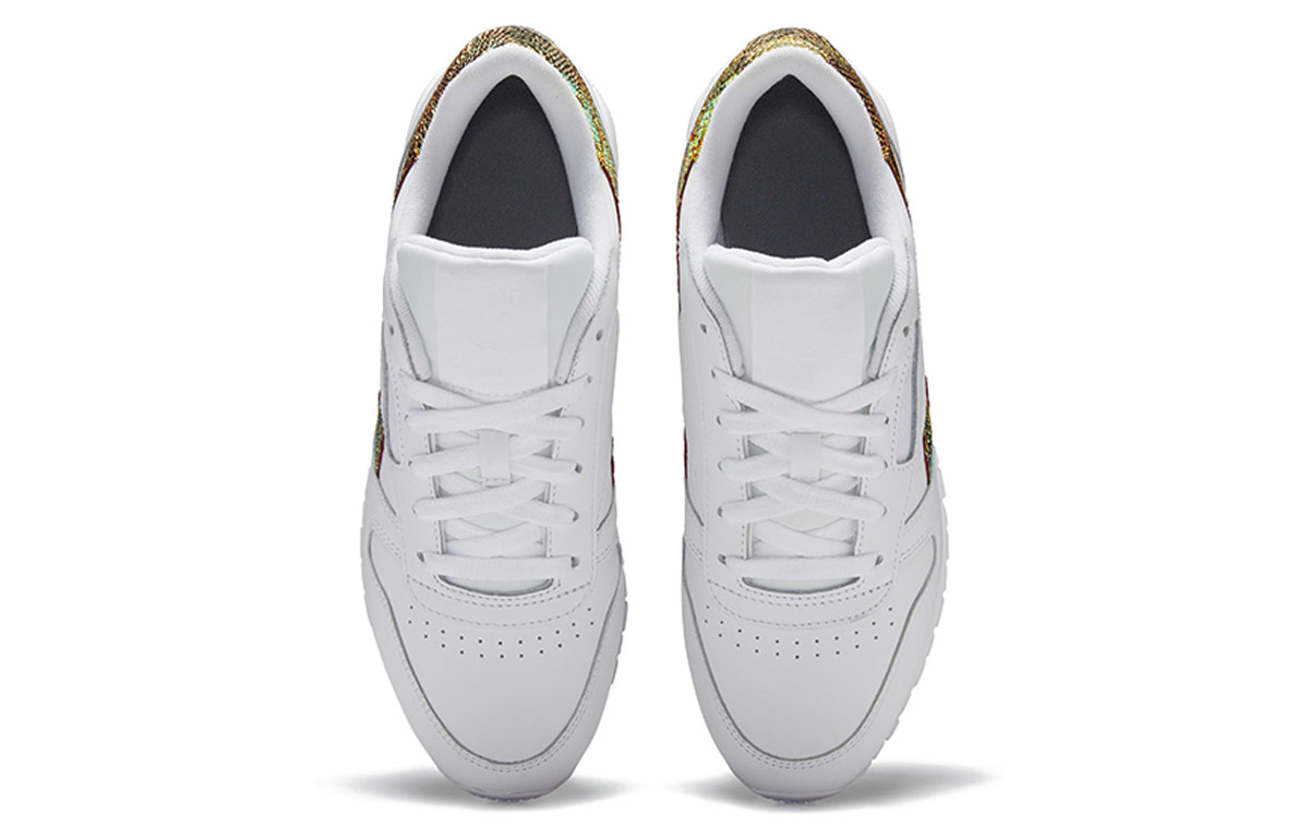 Shop (女性) Reebok 經典皮革‘虹彩蛇紋條紋’ FV1083