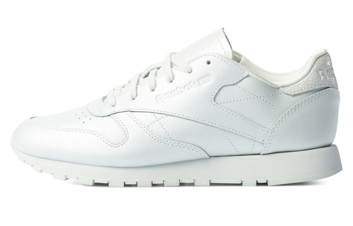 Buy (W) 锐步经典皮革跑鞋灰色 CN5468