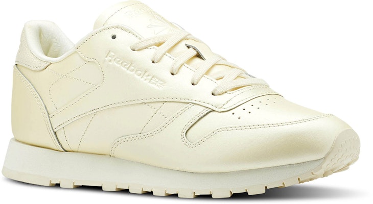 (W) 리복 클래식 레더 '크림 화이트' (Reebok Classic Leather 'Cream White') CN5469 Lookbook (W) 리복 클래식 레더 '크림 화이트' (Reebok Classic Leather 'Cream White') CN5469