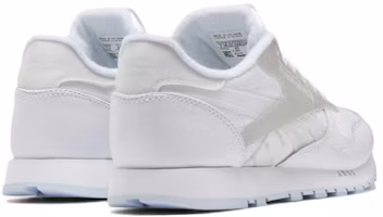 Shop Reebok Classic Leather Ati 低筒耐磨跑步鞋 女款 白灰