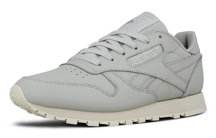 Lookbook Reebok 經典皮革低幫運動鞋 女款 水泥灰