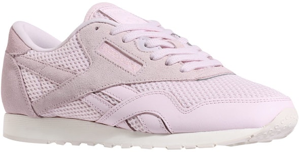 經典款 低幫 跑步鞋 女款 粉色 Lookbook 經典款 低幫 跑步鞋 女款 粉色