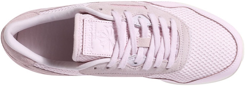 經典款 低幫 跑步鞋 女款 粉色 Shop 經典款 低幫 跑步鞋 女款 粉色