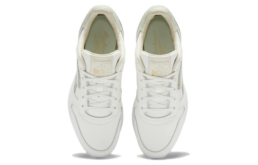 Shop (W) Reebok Classic Leather SP 'Chalk Moonstone' - Kapur Moonstone Retro Kanvas GZ6425