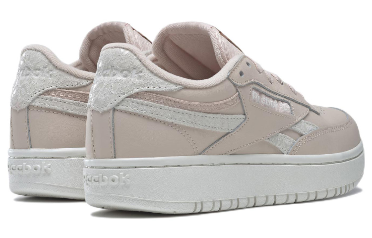 Shop Reebok Club C Double Revenge 防滑減震耐磨 低筒 板鞋 女式 粉白
