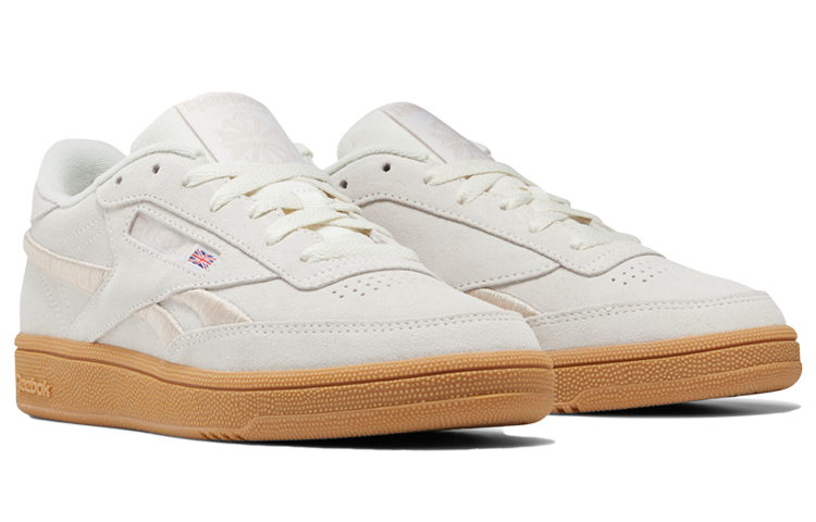 Lookbook (W) Reebok Club C Revenge Plus ''Grijs'' DV7197