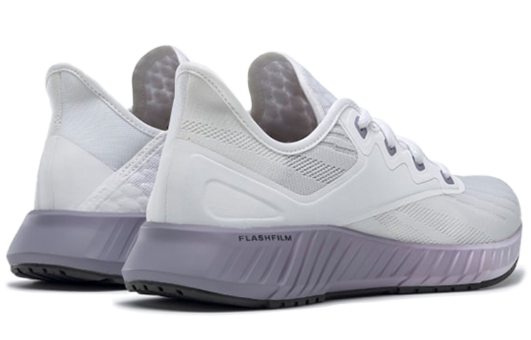Shop Reebok Flashfilm 2.0 耐磨低筒運動鞋 女款 白色