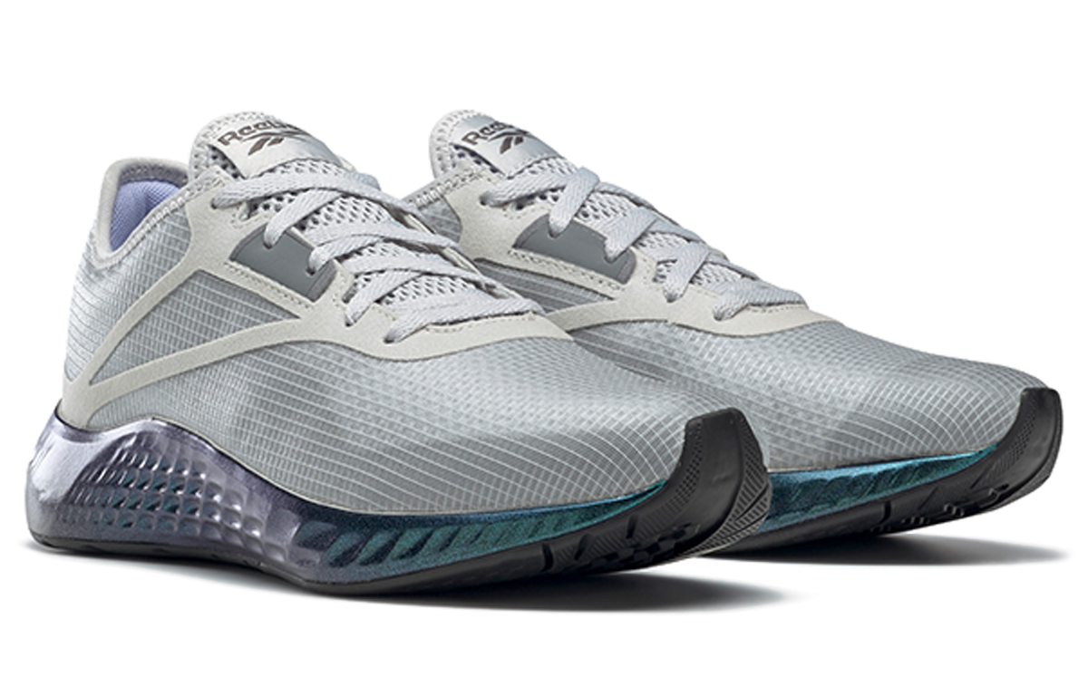 Lookbook (W) Reebok Flashfilm 3 'Gris Running' zapatillas de correr. FX7854